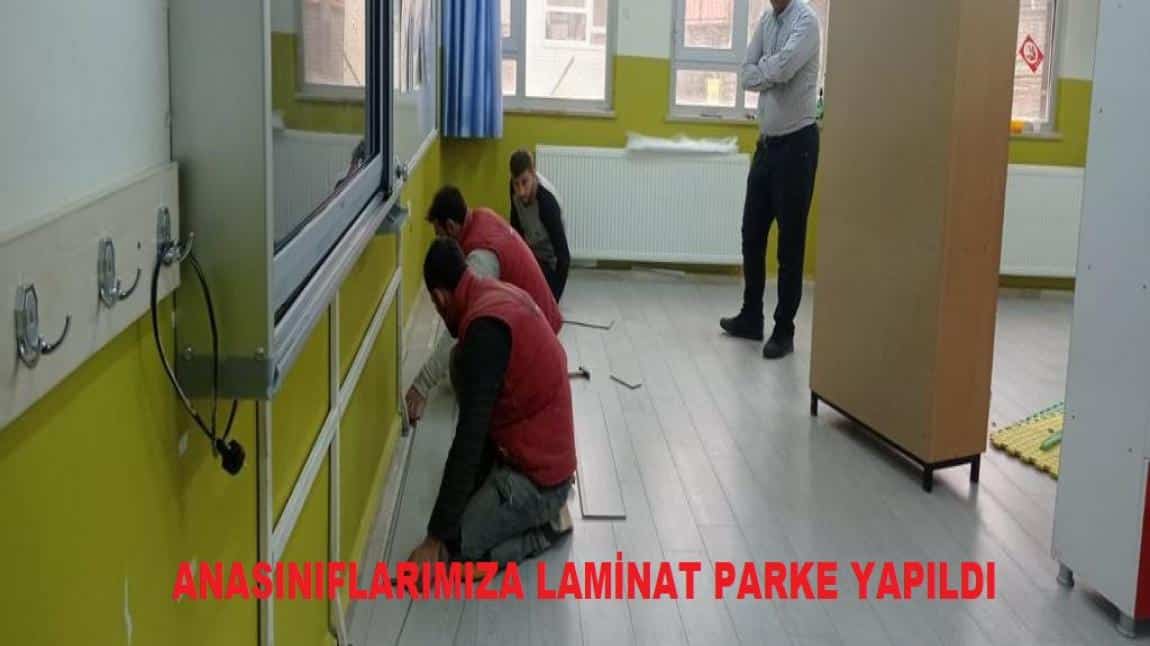 Temel Eğitimde 10,000 Okul projesi kapsamında anasıflarımıza laminat parke döşemesi yapıldı.